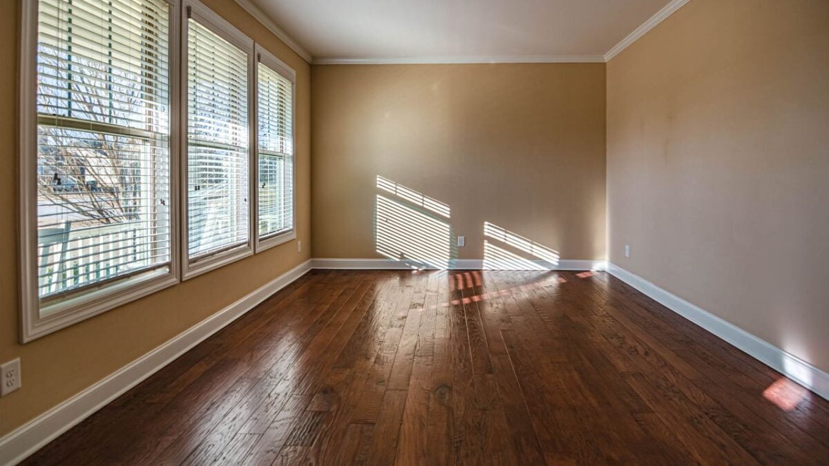   Empty Walls Make a Room Sound Worse